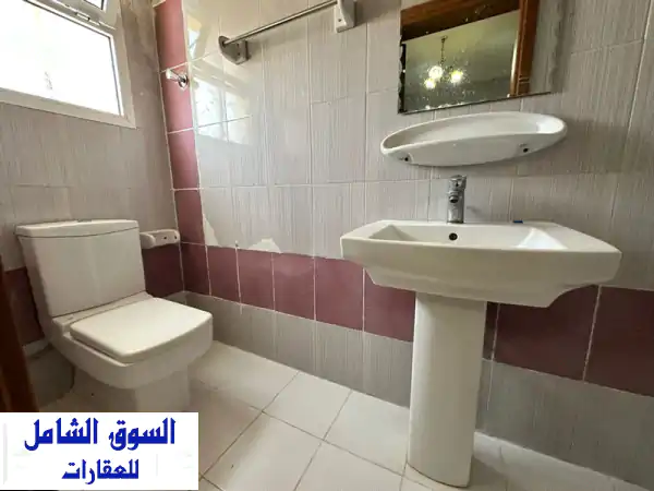 شقة للإيجار في الموالح بالقرب من المركز الصحي شامل مياه و كهرباء  FLat For rent in MAwaleh