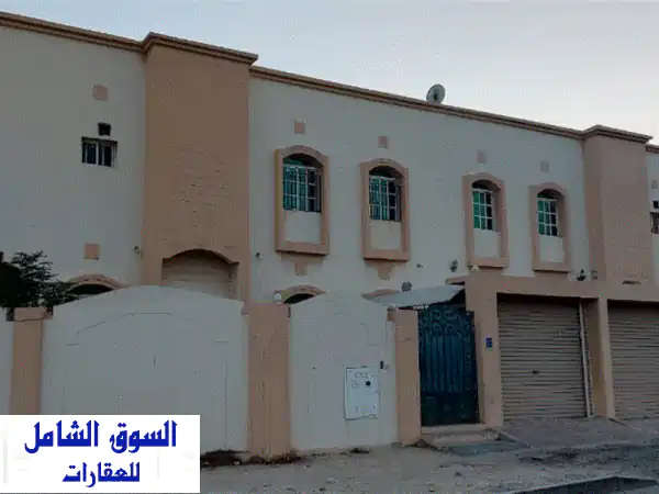 للإيجار فيلا سكني في الوكرة مقابل المدرسة الهنديه...