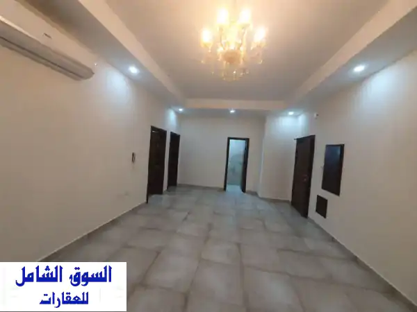 شقة سكنية للإيجار شاملة للماء والكهرباء مكونة من...