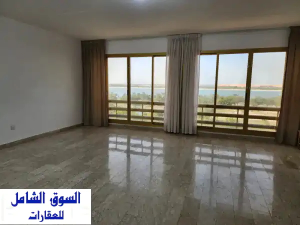 For Girls a very nice sea view at Abu Dhabi Corniche مطلوب بنات لشقة...