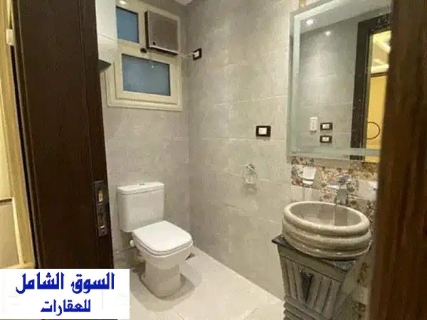 شقة مفروشة في مصر الجديدة فندقية ايجار يومي وشهري شبابية وعائلات هادية وامان مكيفة