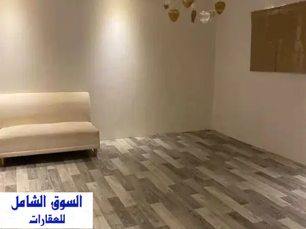 شقة للإيجار في الرياض حي إشبيلية تتكون من غرفتين...