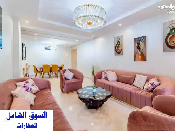 شقة راقية للإيجار اليومي ب مراكش و قريبة من كل المرافق.