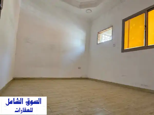 عمارة من ثلاث شقق واستوديو للايجار او البيع