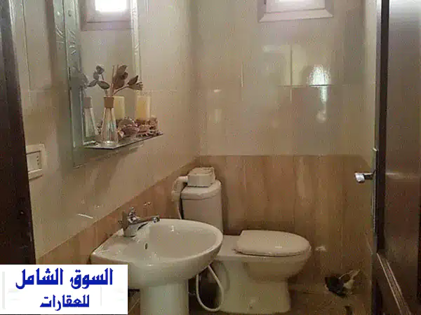 Fully furnished 3/2 bedroom apartment in a very quiet street شقة مفروشة في...