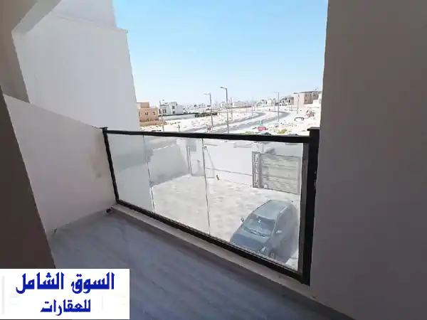 شقة للإيجار بالرياض: غرفة وصالة مع بلكونة جنوب...