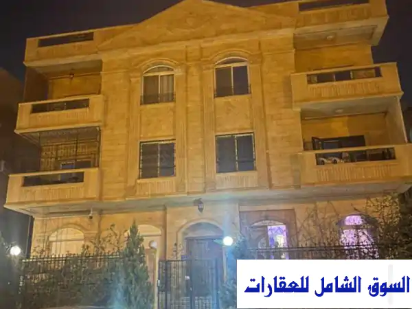 دوبلكس فاخر 668م بحديقة وحمام سباحة للبيع...