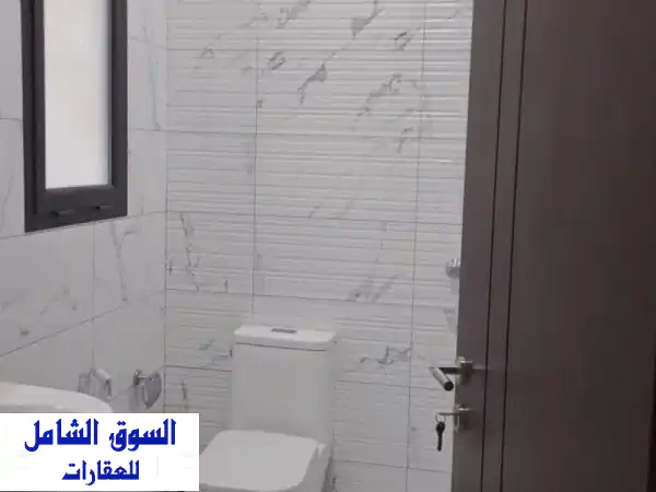 شقة أحلامك بانتظارك في المنامة! 🏡 شقة شبه مفروشة للإيجار - غرفتي نوم، مبنى جديد، موقع مركزي ✨
