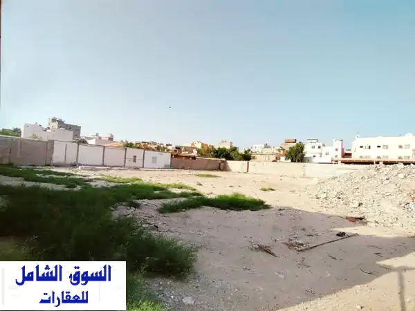 فرصة استثمارية ذهبية: أرض تجارية للإيجار بالمحوز | 2000 م² مسورة | موقع استراتيجي قرب الطريق السريع | 1500 د.ب.