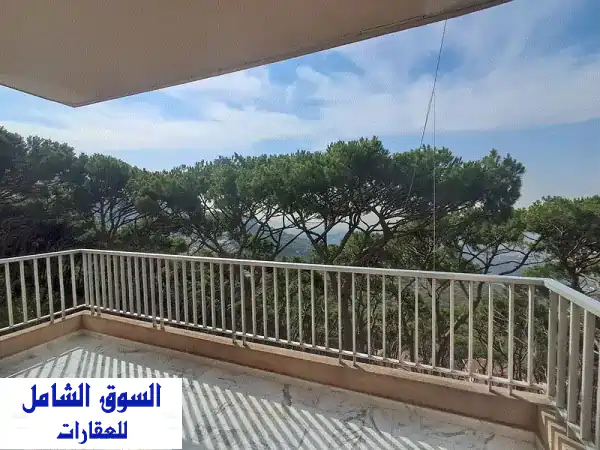 شقة أحلامك للإيجار في عين سعادة: إطلالة بحرية...