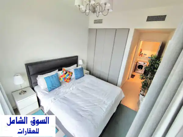 الشقة تحتوي على غرفة نوم واحدة وحمام وتقع داخل مجمع مراسي جاليريا، بمساحة 60 متر مربع. وهي كاملة ...