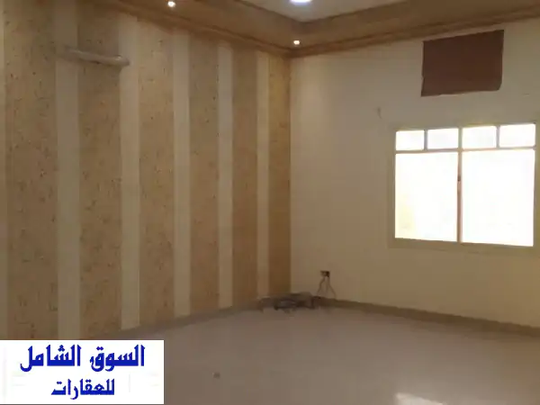 للإيجار في سند، شقة تشمل الكهرباء، مكونة من غرفتي...