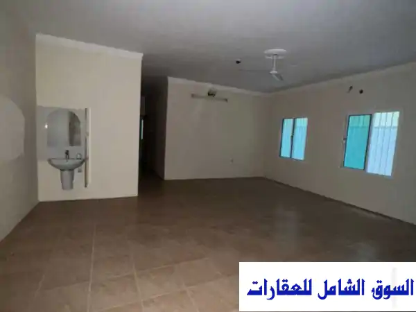 منزلك المثالي ينتظرك! شقة واسعة 3 غرف للإيجار في توبلي الوسطى - طابق أرضي، موقف خاص - بسعر 210 دينار وقابل للتفاوض!