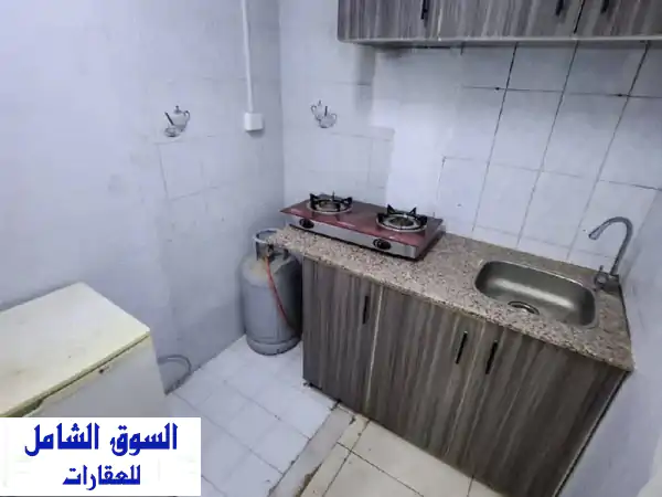 استوديو مفروش فاخر للإيجار الشهري بالخوير، مسقط | شامل الفواتير والنت | موقع حيوي مميز