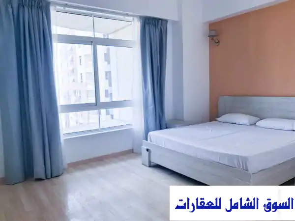 شقة فاخرة للبيع في الجفير، البحرين | غرفتي نوم بإطلالة مسبح وسند ملكية جاهز