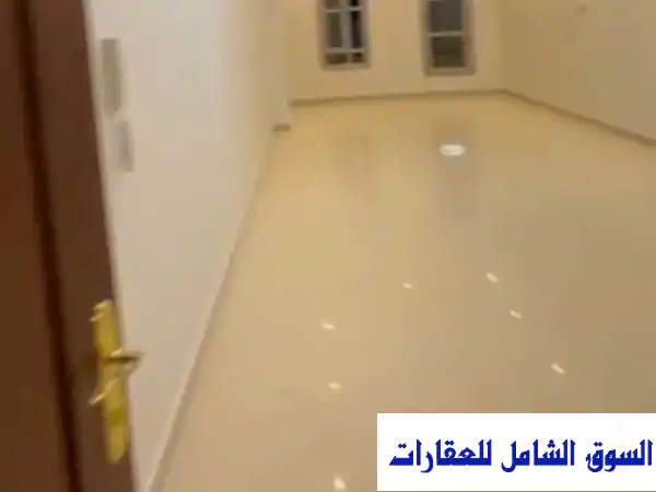 شقة راقية للإيجار بالزهراء: دور أول، 3 غرف نوم، مصعد، بلكونات، 570 د.ك - عائلات فقط!