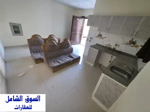 استوديو للإيجار السنوي  كورنيش عجمان  السعر 18000...