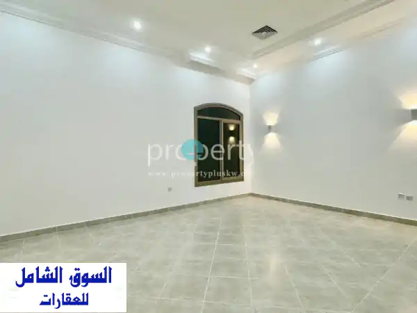 فيلا الأحلام الفاخرة للإيجار بالكويت: مصعد، 8 غرف نوم، ديوانية، حديقة - 2000 د.ك