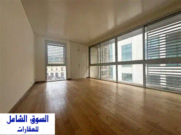 شقة أحلامك للإيجار في قلب الكرَيتم، بيروت | 340 م² | 4 غرف نوم فاخرة