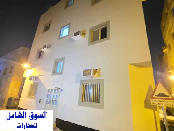 فرصة استثمارية ذهبية: مبنى تجاري سكني للبيع...