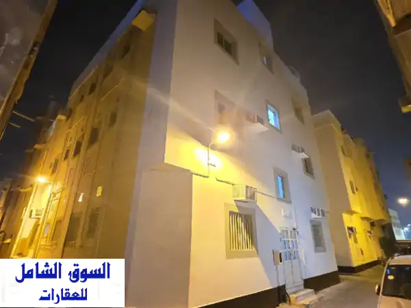 فرصة استثمارية ذهبية: مبنى تجاري سكني للبيع في القضيبية بدخل 2100 د.ب وموقع ممتاز!