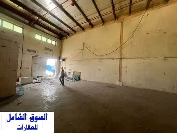 فرصة ذهبية: مستودع للإيجار السنوي في الصناعية 10 - موقع استراتيجي 2000 قدم²