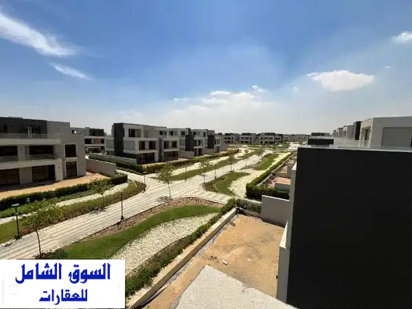 توين هاوس مودرن فاخر للبيع في لا فيستا سيتي،...