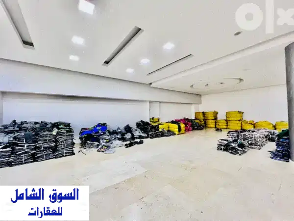 صالة عرض فخمة للإيجار بالجناح 750 م² | موقع...