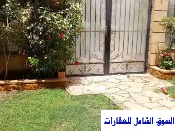 واحة الهدوء والفخامة: شقة أرضي بحديقة ومدخل...