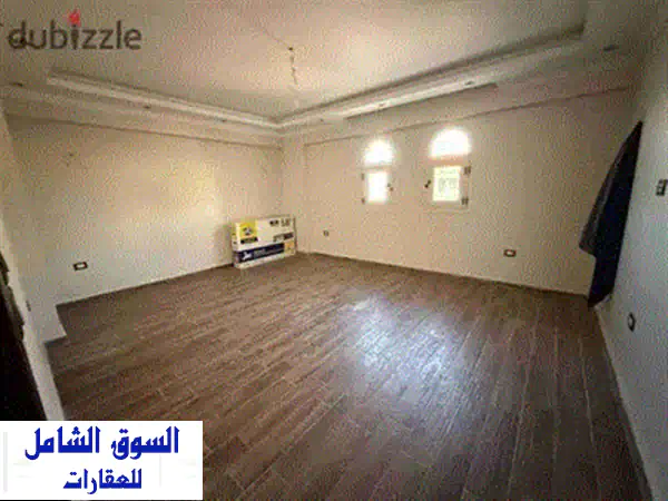 مفروش مكيف سموحة 3 غرف وريسبشن اول سكن قرب نادى سموحة بكمبوند