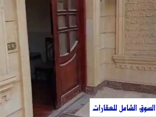 واحة الهدوء والفخامة: شقة أرضي بحديقة ومدخل خاص بكمباوند النخيل التجمع الأول - تشطيب الترا لوكس للبيع