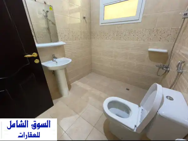 شقة للإيجار بالرياض: غرفتين وصالة فاخرة، 45 ألف ريال، بدون عمولة! 🌟