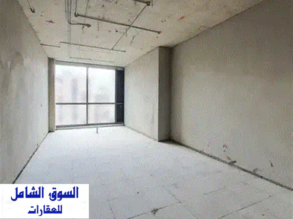 محل تجاري ومكتبي مميز للإيجار في مار الياس | 19 متر مربع بواجهة زجاجية جذابة