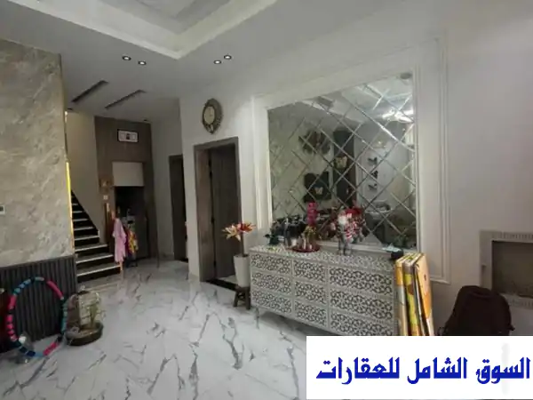 فيلا فاخرة للإيجار في الياسمين عجمان | 5 غرف نوم | سكن عائلي بمصعد وجراج