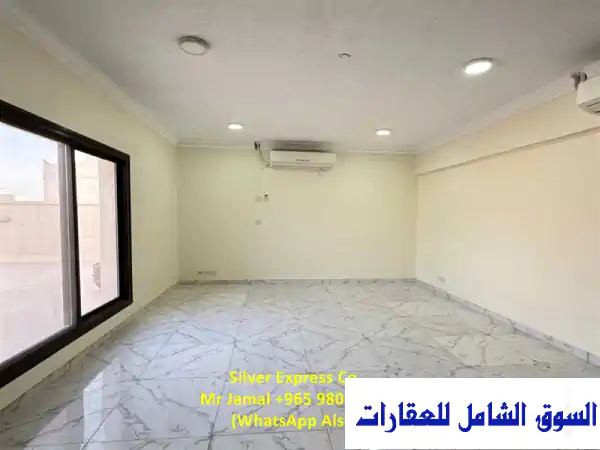 استوديو الأحلام في أبو فطيرة: شقة عصرية بسطح خاص وجراج للإيجار - 260 د.ك. (af-095)