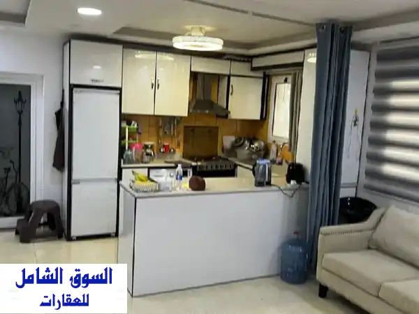 للإيجار شقة مكونة من غرفتين نوم وثلاثة حمامات...