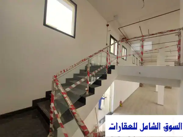 فرصة استثمارية ذهبية: مبنى تجاري فاخر 8000 قدم² للبيع بالجرف الصناعية عجمان مع تمويل عقاري مرن!