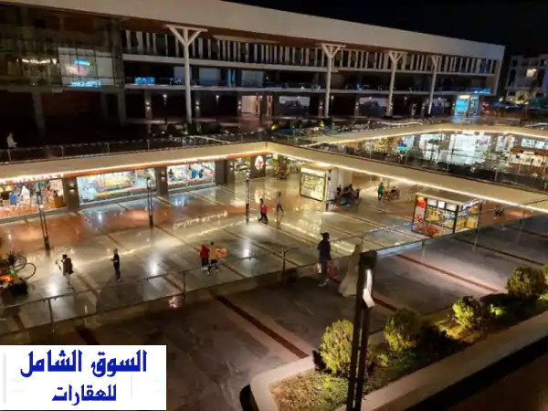 محل تجاري فاخر 65 مترًا للإيجار في مول West Gate، 6 أكتوبر...