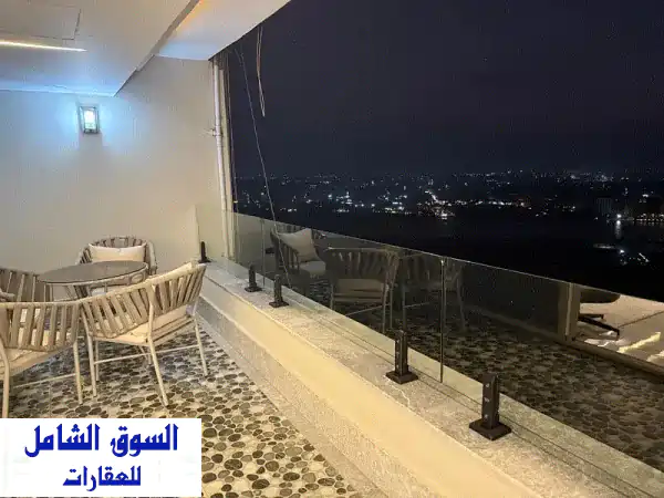 شقة فاخرة للبيع في أبراج كورنيش المعادي -...