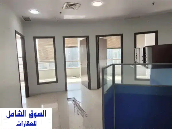 مكتب تجاري فاخر للإيجار في منطقة الشرق - إطلالة...