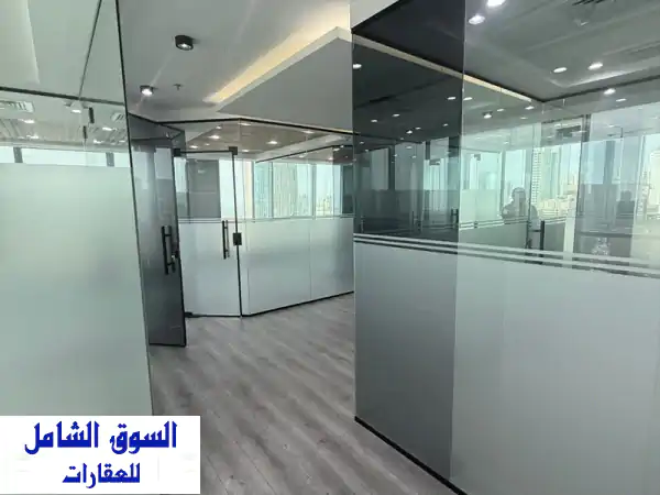 مكتب تجاري فاخر للإيجار في قلب العاصمة - إطلالة بحرية خلابة!