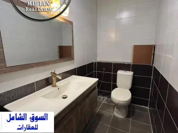 رقم الاعلان 9137 شقة للبيع الرونق مساحة 150م طابق ثاني اطلالة جميلة بسعر مميز جدا مكونة من صالون ...