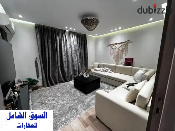 شقة فاخرة للبيع في تاج سيتي | حديقة خاصة + تشطيب فاخر...