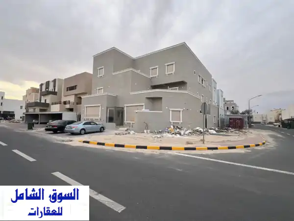 فيلا فاخرة للبيع في صباح الأحمد - قطاع D2 | موقع...
