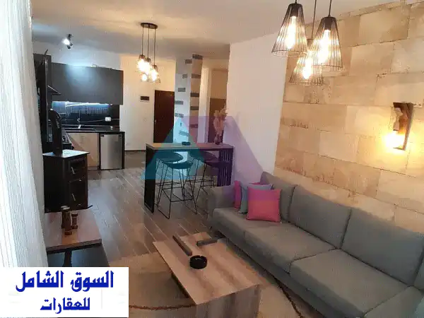 شاليه مُفروش فاخر للبيع في فاريا - إطلالة خلابة وراحة تامة!
