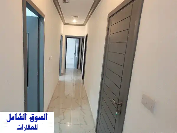 طابق تجاري مشرق في الريجاي - مثالي لصالون أو مكتب محاماة! 1,700 دينار