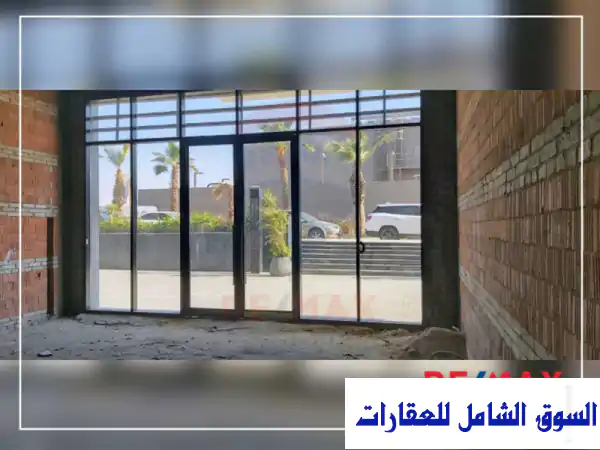 محل تجاري فاخر للإيجار في مول أجورا - التجمع الخامس - فرصة ذهبية لعلامتك التجارية!