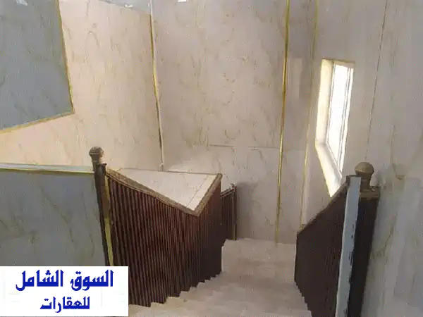 فرصة ذهبية! مطعم مجهز بالكامل للإيجار في مزيد الشركات - بالقرب من بودي مول!