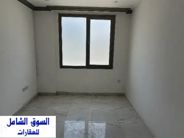 طابق تجاري لطيف ومشرق في الرقعي، جيد لصالون...