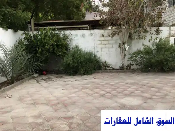 فيلا فاخرة للبيع في العامرات (شرق المحج) - 15 غرفة و 17 حمام! تمويل عقاري متوفر